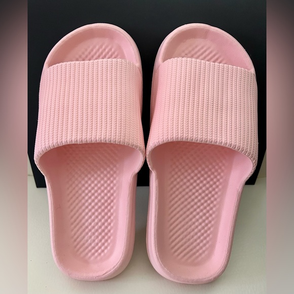 Women’s Soft Sole Indoor Slippers - Picture 1 of 4